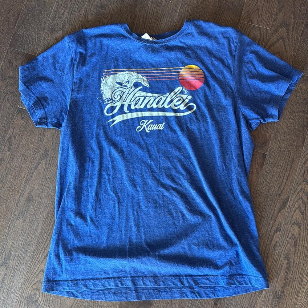 Volcom Short Sleeve Tee. 2 Hawaii shirts the 2nd is a men’s large blue Kauai tee - Picture 4 of 4